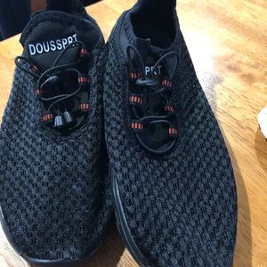DOUSSPRT Water shoes (NEW)